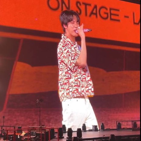 jin pics 🧑🏻🚀 tweet media