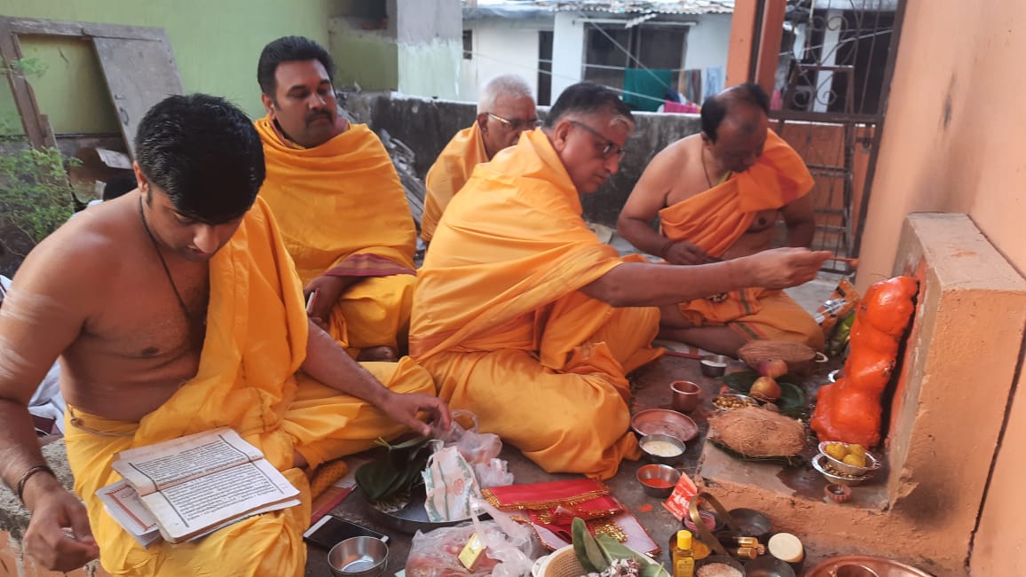 Mahayoga_Org's tweet photo. नर्मदापुरम (होशंगाबाद) येथे आपल्या आश्रमात  आज हनुमान जन्मोत्सव साजरा झाला. प. पू. काका महाराजांच्या हस्ते या हनुमान मूर्तीची स्थापना २००५ साली झाली होती. https://t.co/bsmYIw1PHC