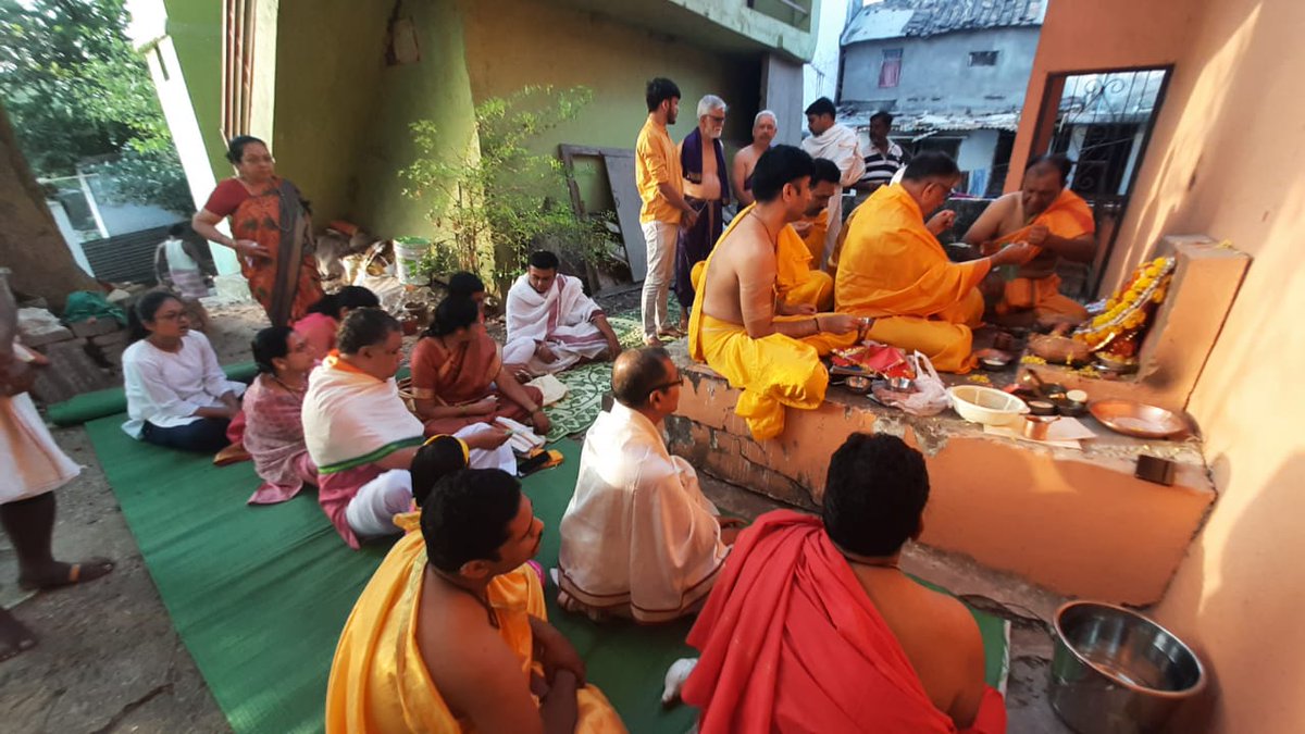 Mahayoga_Org's tweet photo. नर्मदापुरम (होशंगाबाद) येथे आपल्या आश्रमात  आज हनुमान जन्मोत्सव साजरा झाला. प. पू. काका महाराजांच्या हस्ते या हनुमान मूर्तीची स्थापना २००५ साली झाली होती. https://t.co/bsmYIw1PHC