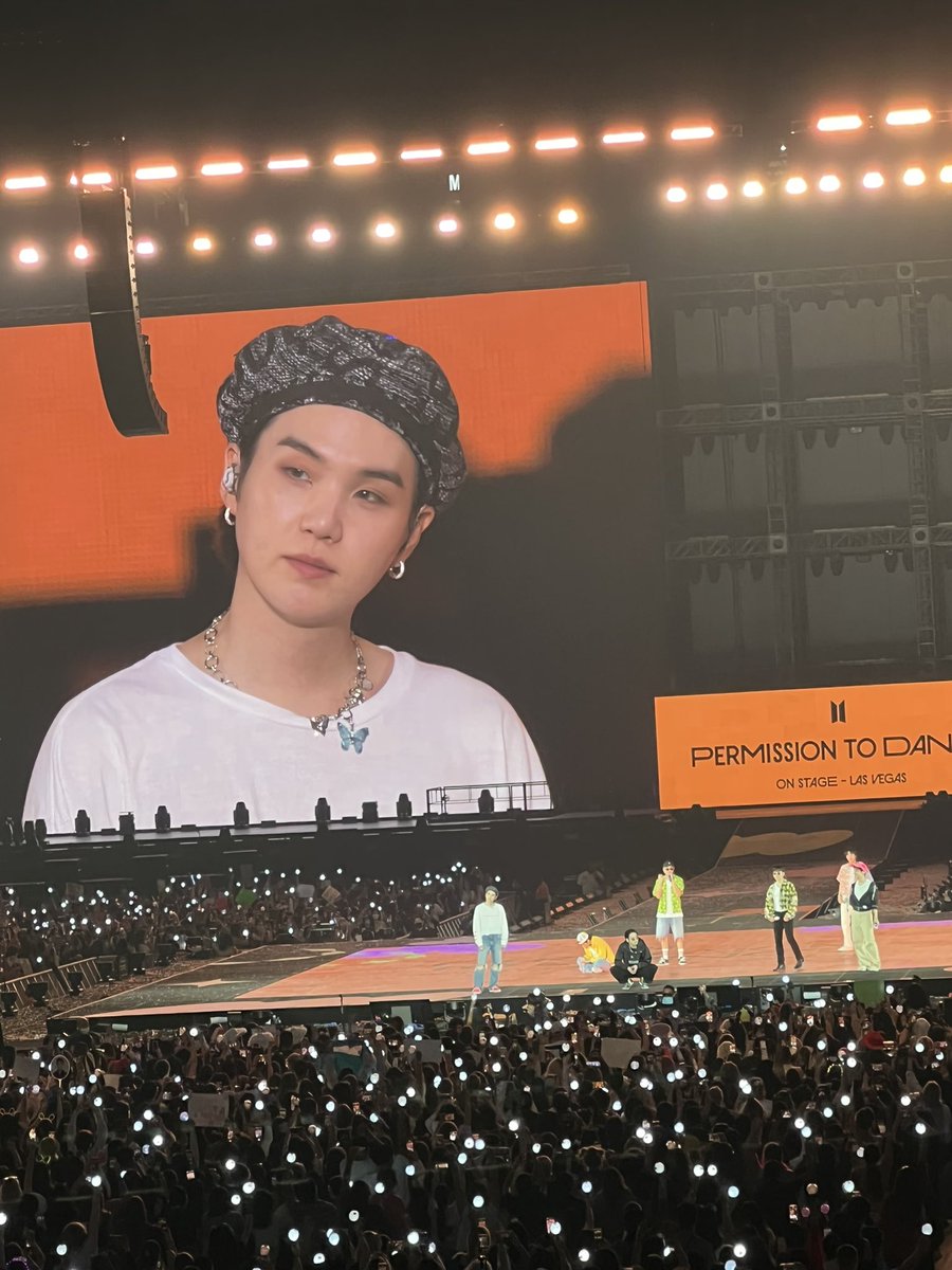 ellie 🪐 tweet media