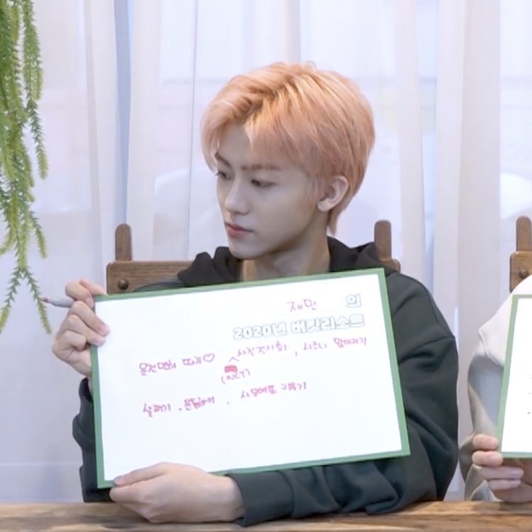 bucket list ปี 2020 ของแจมิน 🐰
1. ทำใบขับขี่
2. จัดนิทรรศการภาพถ่าย (NCT)
3. มีชีจือนี่เพิ่มขึ้น 🥺
4. เพิ่มน้ำหนัก
5. ออกกำลังกาย
6. เลี้ยงซามอยด์

©813page