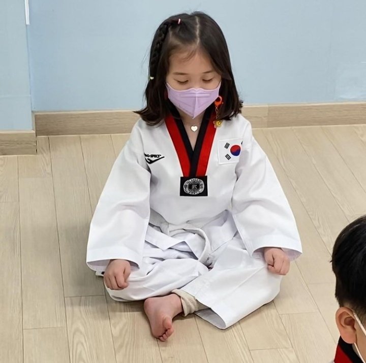 minhogon's tweet image. Jeong Taera and Rara 🖤✨
Like Mommy, like daughter. 
#asperse