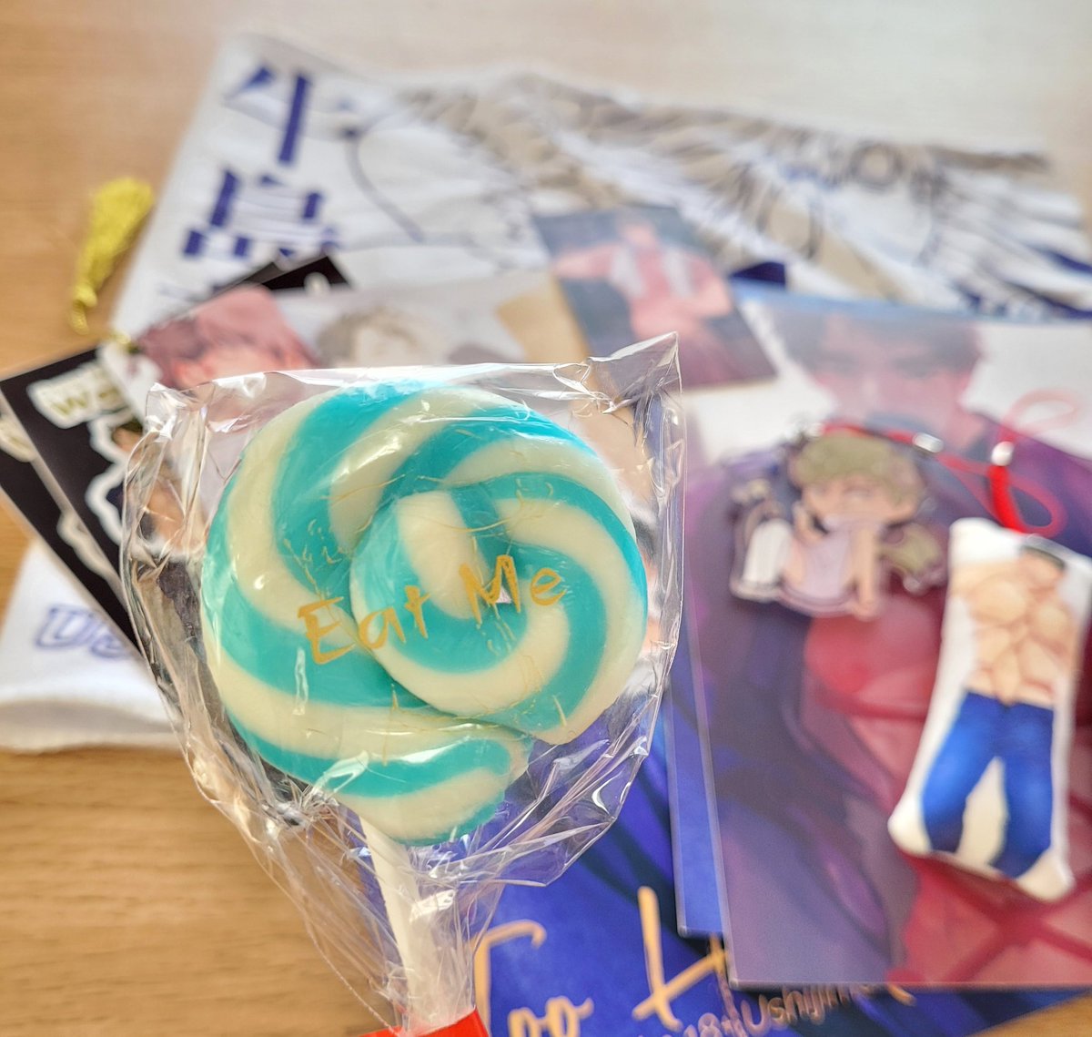 ushipeach's tweet photo. 🔞 suggestive content! 
I love ushijima so much 😭💕💕 he looks so good no matter what😭 also i got genuinely excited that there was candy too... https://t.co/gKS8wXW8AA