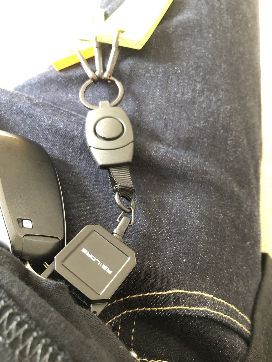 djmishima's tweet photo. おすすめのキーリール🔑
簡単に着脱可能で、RE:LOREのダウンジャケットの袖にも装着可能👍
#スニーカー好きと繋がりたい #デニム #sapeur #supreme #fr2 #fr2doko #relore #ソロキャンプ #ソロキャン https://t.co/y4ZRaoVqJK