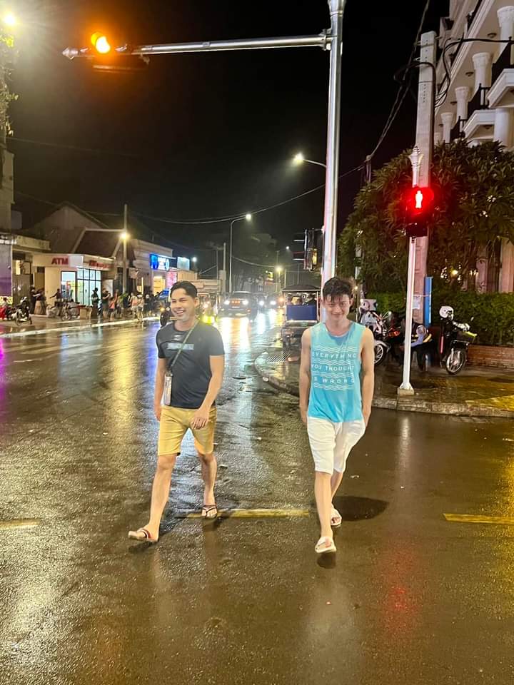 អាយដលទាំងពីរ ឯលូវយកគ្នាបាត់ ខំលួចCR😁😂ឯលូវគាត់យកគ្នាហើយ