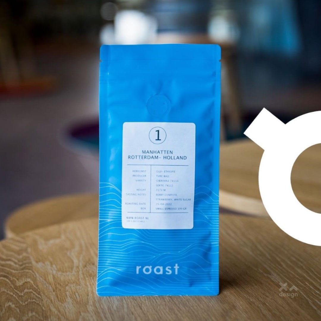 XA_design's tweet photo. Verpakkingsontwerp voor ROAST ☕️.
.
.
DESIGN 👉🏻 https://t.co/MTS3DhTO2J
.
.
.
#roast #verpakking #roasters #packagingdesign #specialtycoffee #koffie #brievenbuspost #variatie #gemak #gebrandvoorjou #roastnl #tilburg #graphic #logonew #graphicdesign #typography #xadesign https://t.co/RHGjybsuE7