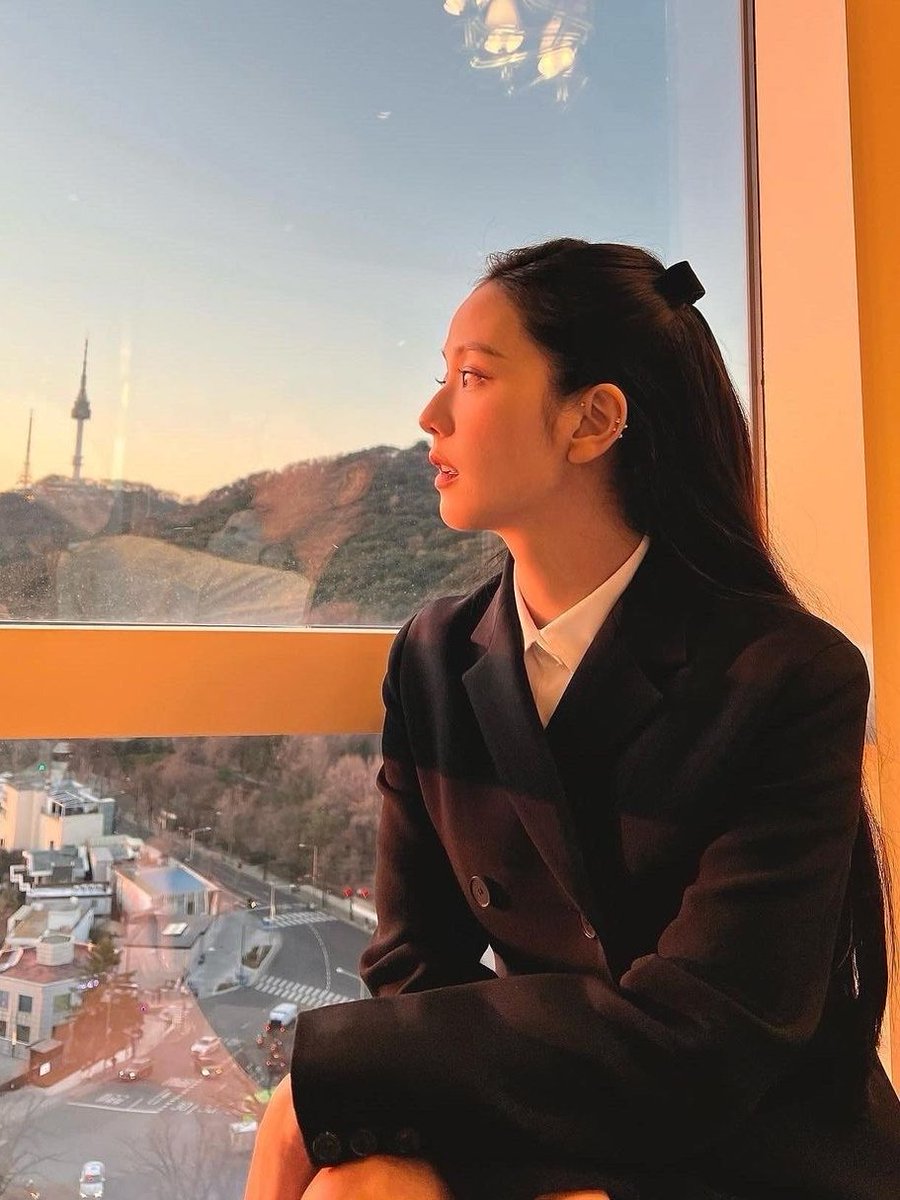 JISOO LOOKS tweet media