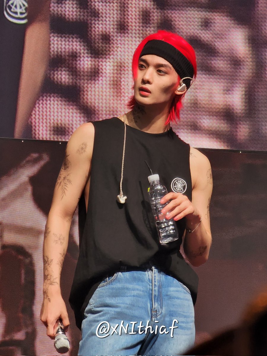 มันแปลกตาจากลุคแพจินยองลูกคุณหนูที่ผ่านมามากๆ แต่ในใจก้ชอบมากเหมือนกัน ลุคฮิปฮอปบอยดิบๆเท่ๆที่พอเปนแพก้ไม่ติด ชอบอะ ทำไมถึงเติบโตมาได้ดูดีทุกรูปแบบขนาดนี้🥹