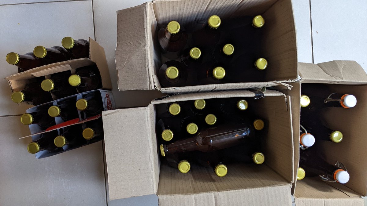 trashyhonky's tweet photo. Latest batch of home brew bottled, a Cloudy IPA with a good dose of both rye and plenty of sweet aromatic hops

In honour of my beautiful boy @jackfsheedy I name this brew #SchnauzerKing 🍺🐕👑💙 https://t.co/cd8zifyjmT