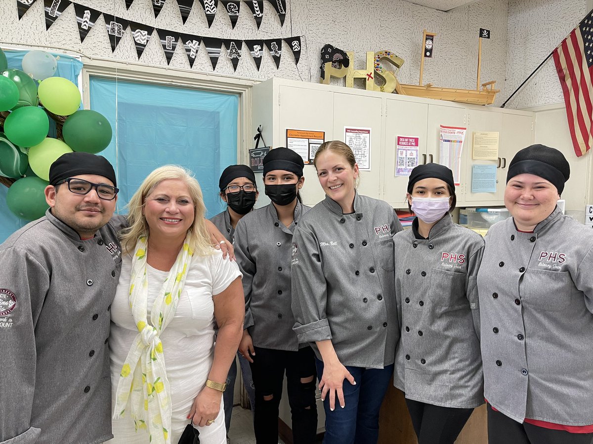 Yu27G's tweet photo. Our CTE Culinary students @PiratesPHS  outdone themselves today. Thanks Ms. Bell for your continuous dedication to our students! Dr. Myrna Morales captured it as “truly enchanting @PUSDSUPT Good luck at upcoming Cooking Up Change competition @KIDHEALTHY #ThisIsCTE #WeArePUSD https://t.co/pnMA04DiaG