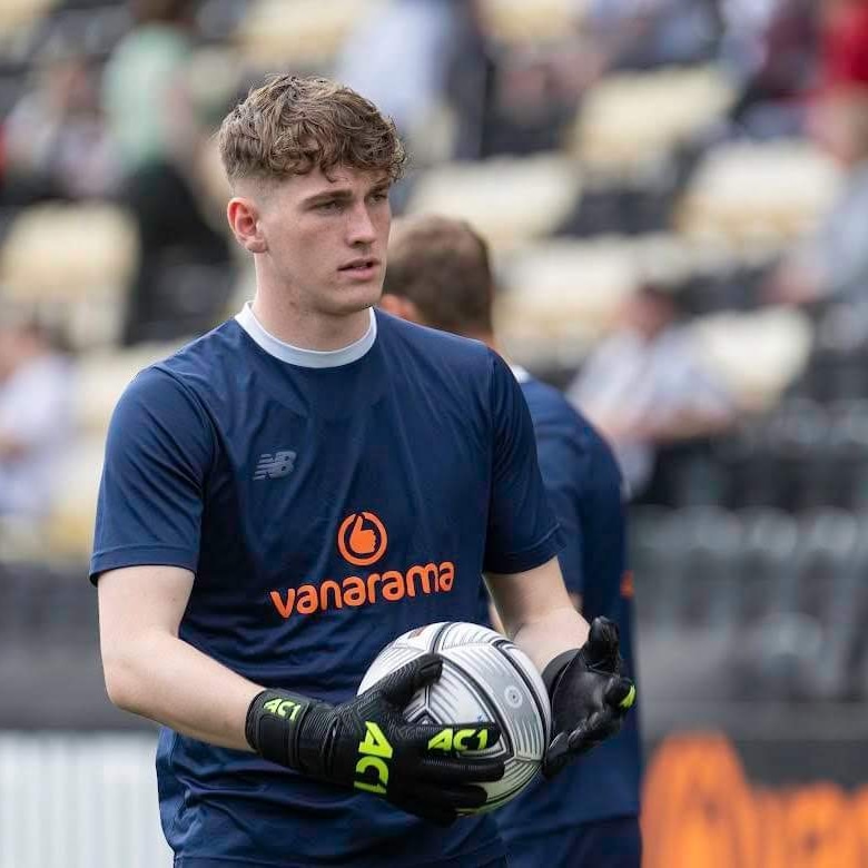 Ac1Gloves's tweet photo. Great to see @Official_NCFC GK @BrooksTiernan in the new AC1 Gloves!!

#AC1 #AC1GoalkeeperGloves #GreatChoice #goalkeepergloves #goalkeeper https://t.co/OVTxMUjZCj