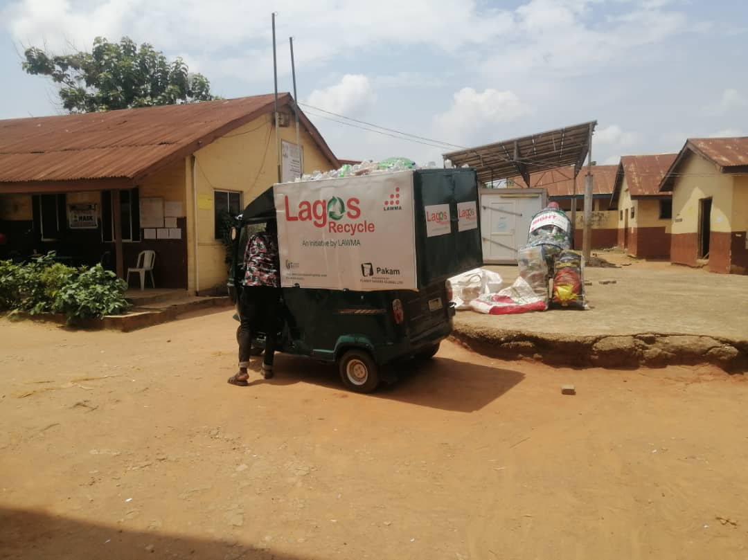 planetsavers_ng's tweet photo. Keeping up with our community recycling programme in #ikorodu, Lagos.
#communityrecycling #ikorodu #plasticpollution #wastesolution #wasterecycling #ClimateAction https://t.co/kaMDYbmIjF