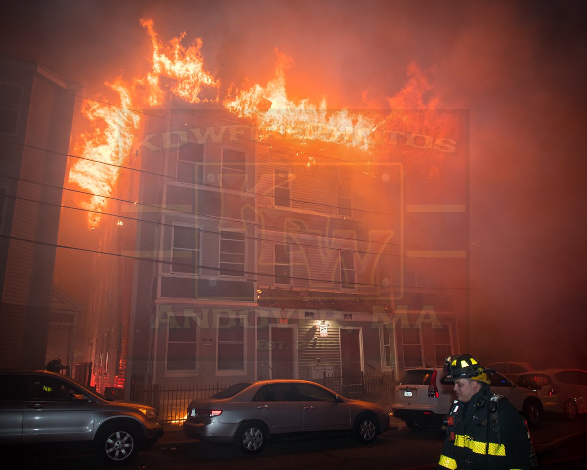kdwfirephotos's tweet photo. Lawrence 5+ alarm fire IAO 28 Crosby St. Heavy fire on arrival from a large 3sty dwelling extended to multiple exposures including a large multi family dwelling at 18-20 Crosby. Windy conditions contributed to rapid fire spread. Extensive mutual aid w cos still on scene ATT #1DC https://t.co/93URvUhLHe