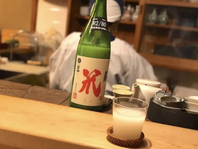 tripnote_edit's tweet photo. トラベルライター まき子さん(@makikonosake)の記事です♪　神戸の繁華街の路地裏に、ひっそり佇む「せと果」さんでは、15時から気軽に日本酒が楽しめます♬

⇒【日本酒 せと果】15時から気軽に日本酒を楽しもう （神戸 元町）
https://t.co/keeqDlLI7O https://t.co/tf0jZNCjHj