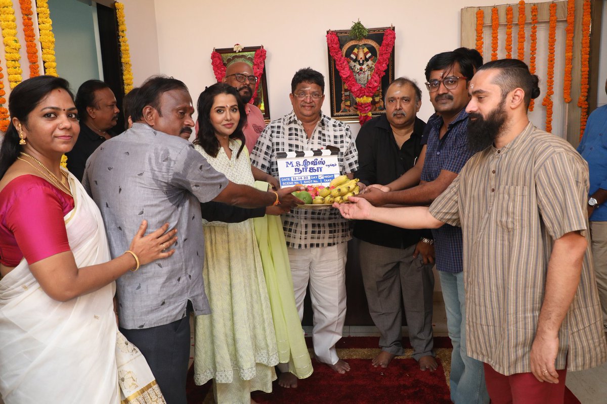 Saravanaspb's tweet photo. #Naga is a modern day mythological thriller film directed by @Charlesfilmaker
@thebindumadhavi as lead
The movie pooja commenced today.
#srikanth @raizawilson  #karunakaran #vishalchandrasekar #SRSathishkumar @Saravanaspb @johnsoncinepro
#NagaTheTamilMovie #kmurugan  @MSMovies21 https://t.co/64HbzZ6DjO