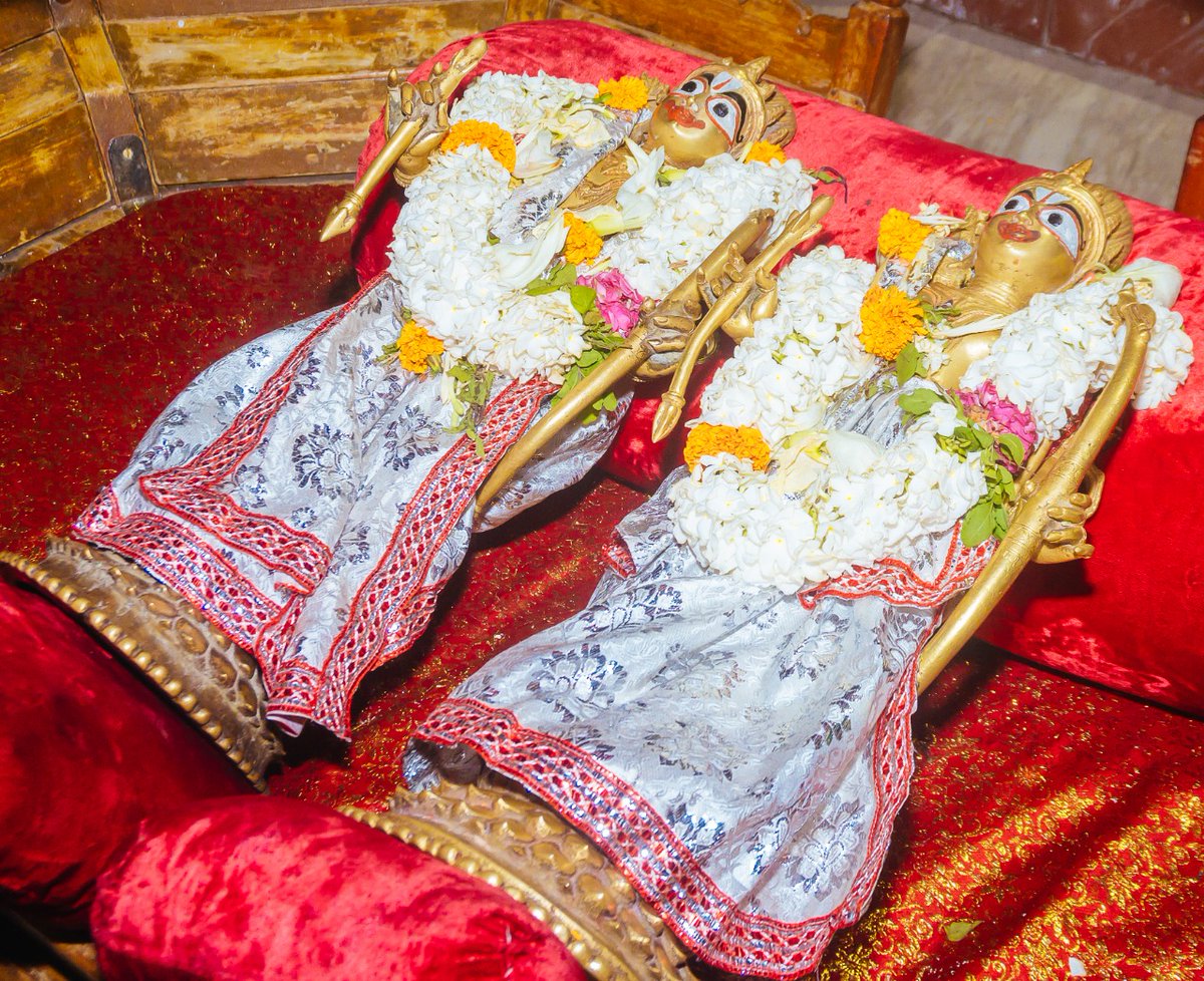 JagannathaDhaam's tweet photo. On the auspicious occasion of Damanaka Chaturdashi special rituals were performed at ShreeMandira including the offering of Dayana leaves. https://t.co/sEV4PjZM0K