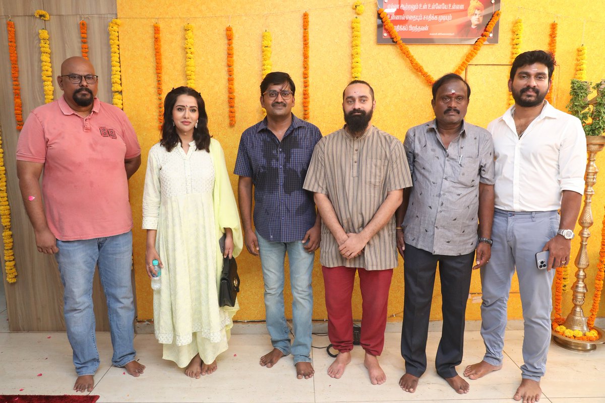 HiFiTalkies's tweet photo. #kmurugan @MSMovies21 
#Naga is a modern day mythological thriller film directed by @Charlesfilmaker
@thebindumadhavi as lead
The movie pooja commenced today.
#srikanth @raizawilson  #karunakaran #vishalchandrasekar #SRSathishkumar @Saravanaspb @johnsoncinepro
#NagaTheTamilMovie https://t.co/CnDznQFLJq
