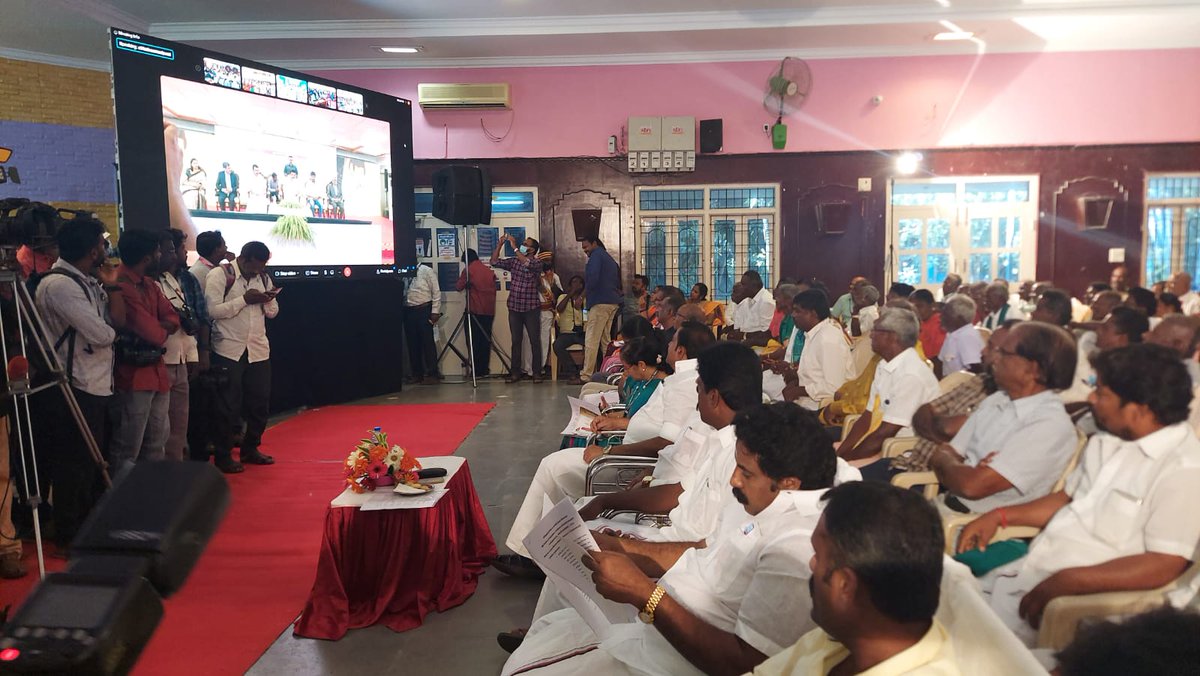 MPalaniyandiMLA's tweet photo. மாண்புமிகு தமிழ்நாடு முதலமைச்சர்
திரு. @mkstalin  அவர்கள் தமிழ்நாடு மின்சார வாரியத்தில் ஒரு லட்சம் விவசாயிகளுக்கு இலவசதி மின்இணைப்பு வழங்கும் திட்டத்தில் பயன் பெற்ற விவசாயிகளுடன் காணொலி காட்சி மூலம் இன்று கலந்துரையாடினார்
இந்நிகழ்வில் 1/3 https://t.co/scE8lNkJNk