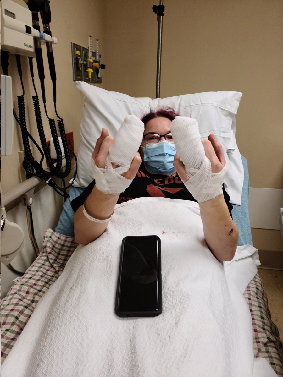 Kendysmama's tweet photo. @Shinedown almost had to miss the show at Mohegan do to my booboo but my amazing Shinedown sister drove from Connecticut to Central NY to get me because I couldn't drive! Shinedown family is the best family! Now to figure out how I'm gonna catch any of @ZMyersOfficial picks 😆 https://t.co/HoVWvIt2dn