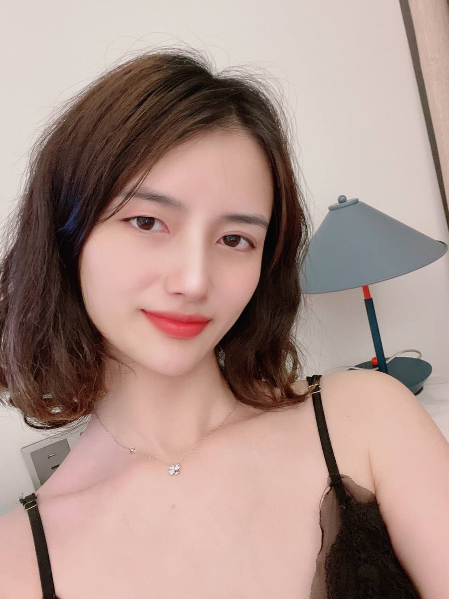 tocoolforyou46's tweet image. The beauty of an elegant woman is the cultivation and wisdom achieved through the baptism of life, just like the fruity fragrance in the autumn, it radiates from the inside out.