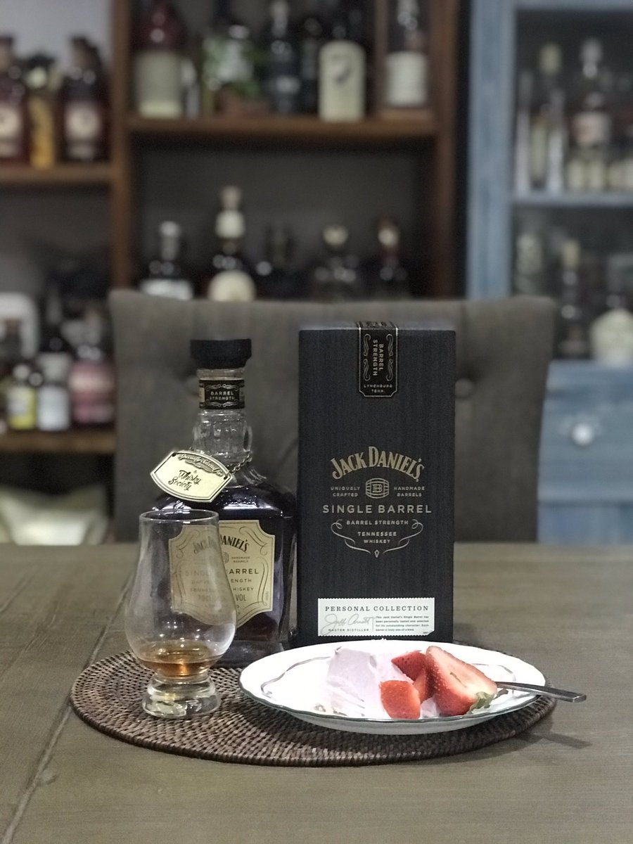 mackynavaltamd's tweet photo. Happy Easter 🐣🐇🐰! Cheers 🥃🥂🍻! #easter #jackdaniels #jackdanielswhiskey #jackdanielssinglebarrel #jackdanielssinglebarrelbarrelproof https://t.co/z0VHbPegAg