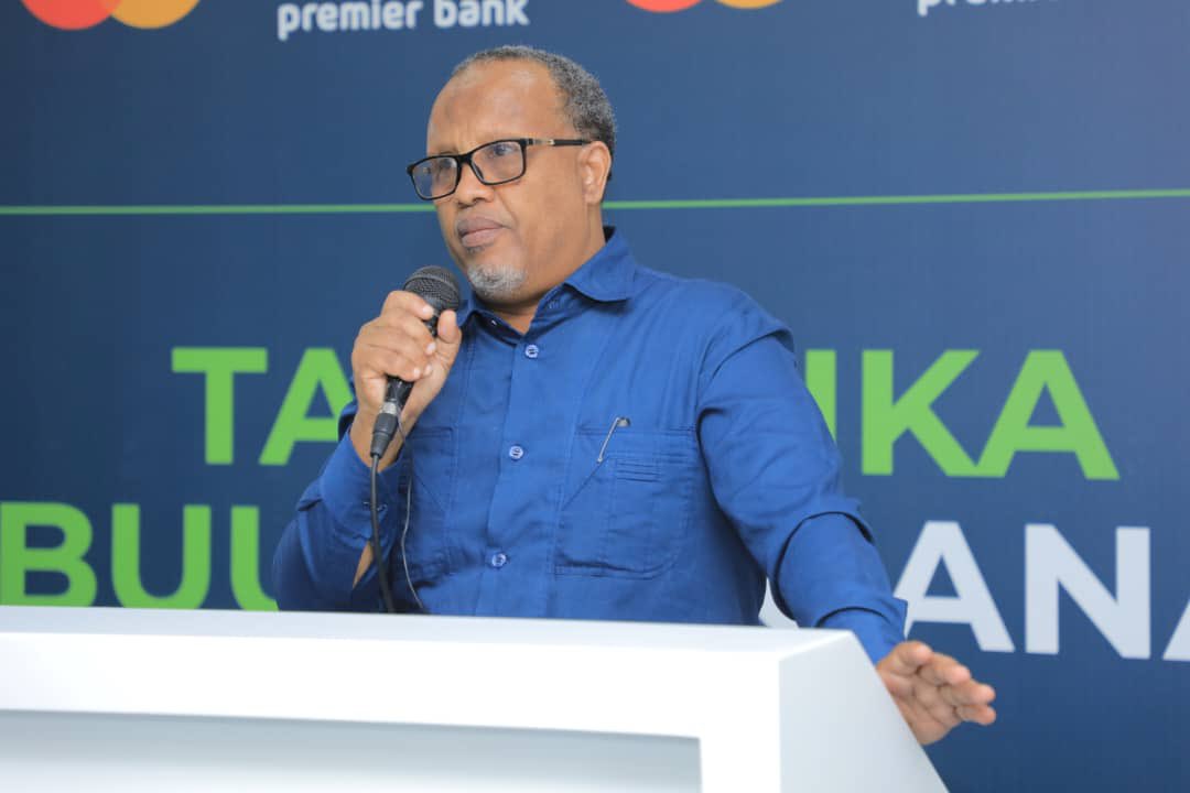 HusseinSabrie's tweet photo. Waxaan maanta goonjoog u ahay tartanka hal-abuurka ganacsiga oo uu @premierbankSO u qabanayo ardayda jaamacadaha. 12 arday ayaa ku tartamaysa $21,000. Guuleystaha 1aad waxaa lagu abaalmarinayaa $9,000. Kan 2aad $7,000. Kan 3aadna $5,000.
#Halabuur #PremierBank #SomaliaIsRising https://t.co/MmFeyclm9k