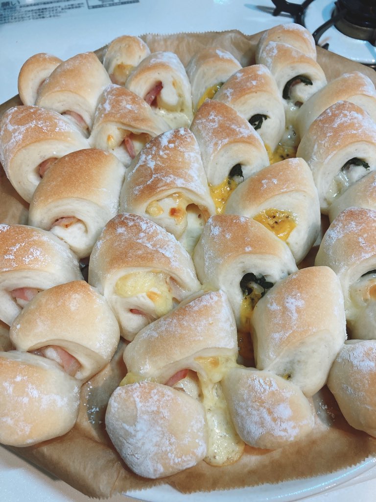 天板の限界までのせてエピ焼いたらちぎりパンみたいになった