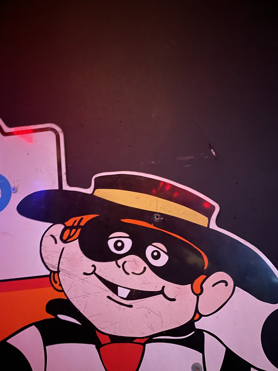 ooooowweeeeee's tweet photo. why they give the hamburglar only one tooth how he supposed to eat burger https://t.co/dJnfU3IgQJ