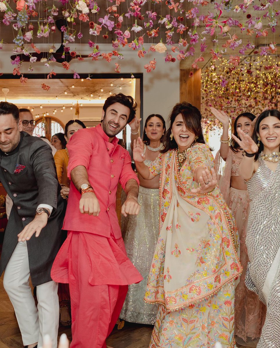 seeuatthemovie's tweet photo. Forever Salman Khan Fanboy 😍🕺 #RanbirKapoor #RanbirAliaWedding https://t.co/uSR52Aov5d