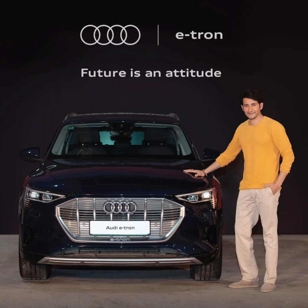 MBAmaR4005's tweet photo. Dynamic, inside and out. The future is electric and we welcome SUPER 🌟 @urstrulyMahesh to the #AudiExperience. #FutureIsAnAttitude #etronInIndia
#SVPOnMay12
#SarkaruVaariPaata 🔔 https://t.co/if2A9MTGsC