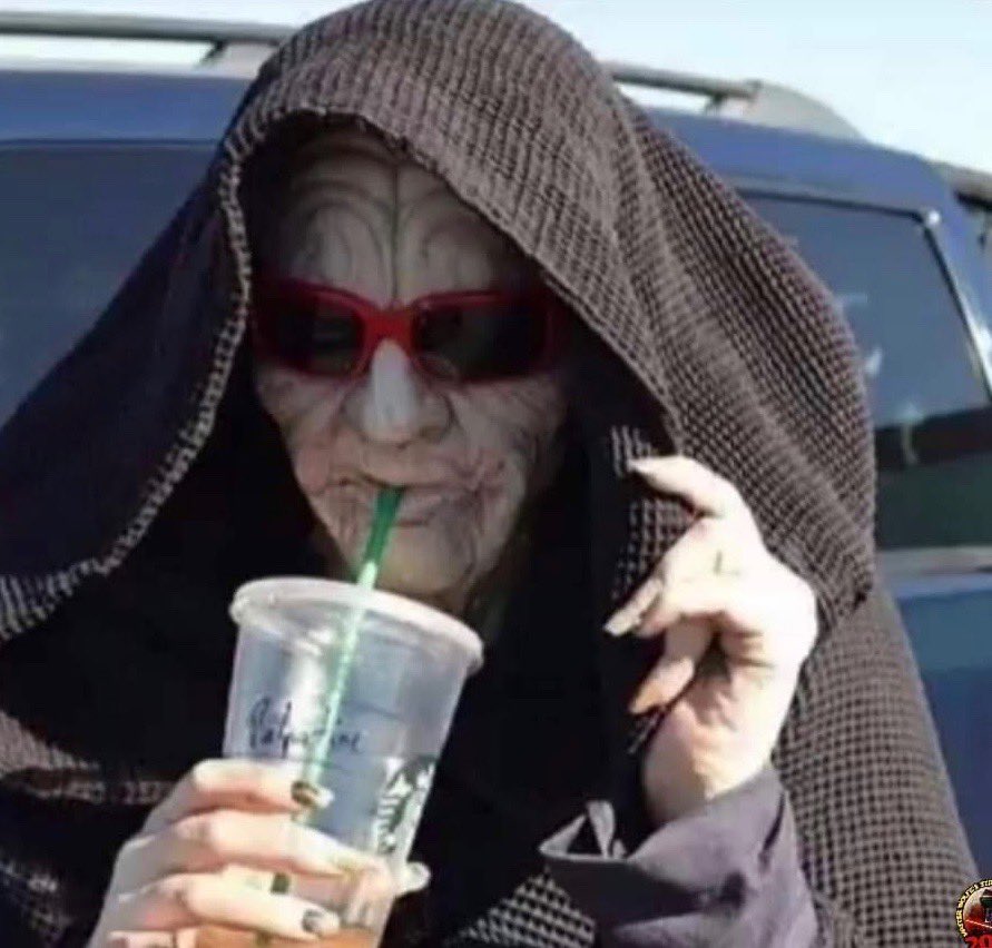 darthsokas's tweet image. this genre of photos is just very entertaining to me idk