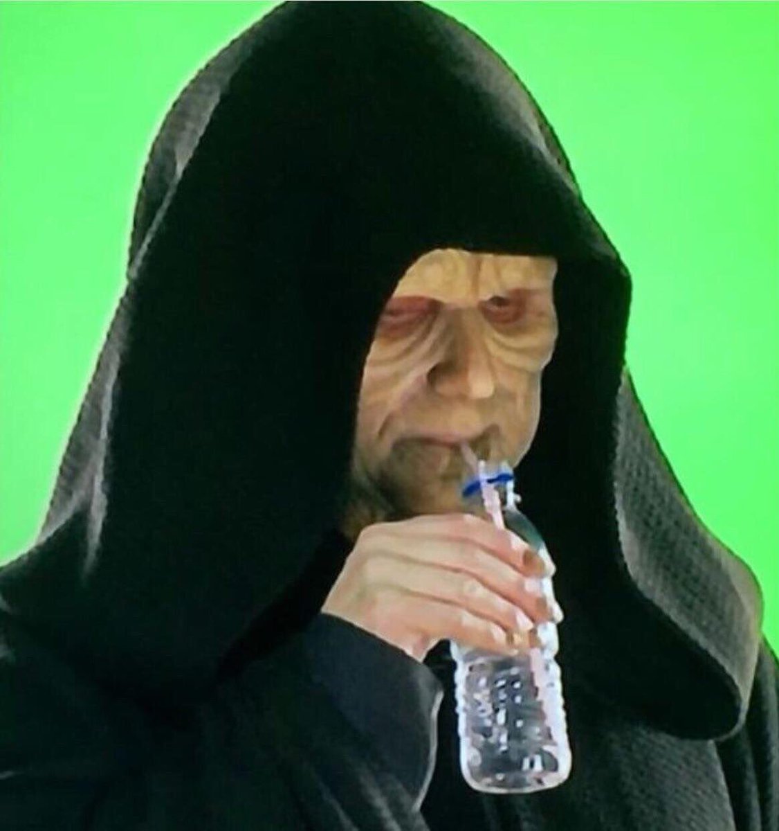 darthsokas's tweet image. this genre of photos is just very entertaining to me idk