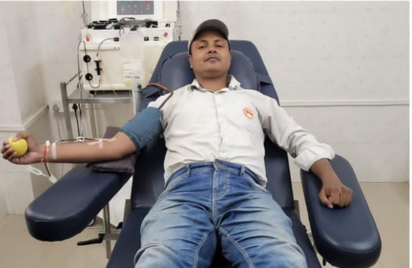 Gunjanblood's tweet photo. #DONATE_BLOOD_SAVE_LIFE
 15/4/22
कुर्जी होली फैमिली हॉस्पिटल पटना में सविता गुप्ता जी के लिए श्रीमान अनिल सर ने 20 होल ब्लड के साथ 1 पहला SDP प्लेटलेट प्रथमा ब्लड बैंक में दान किये बहुत बहुत सुभकामनाये।🇮🇳 @YagerAnil
@mangalpandeybjp @BsacsBihar
@NACOINDIA #HondaCityeHEV @Bhart09 https://t.co/fQm18BkAkE