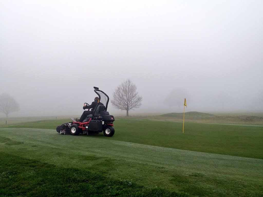 Visibility down to approx 60 yds at present. Course closed until further notice 😤