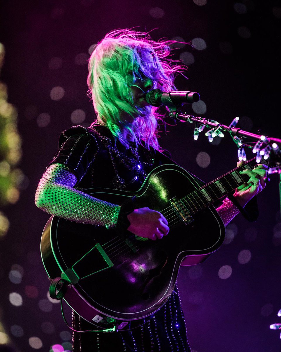 RollingStone's tweet photo. .@phoebe_bridgers performs at #Coachella (2022)

📸 @skylerbarberio https://t.co/wYQl1G2Iue