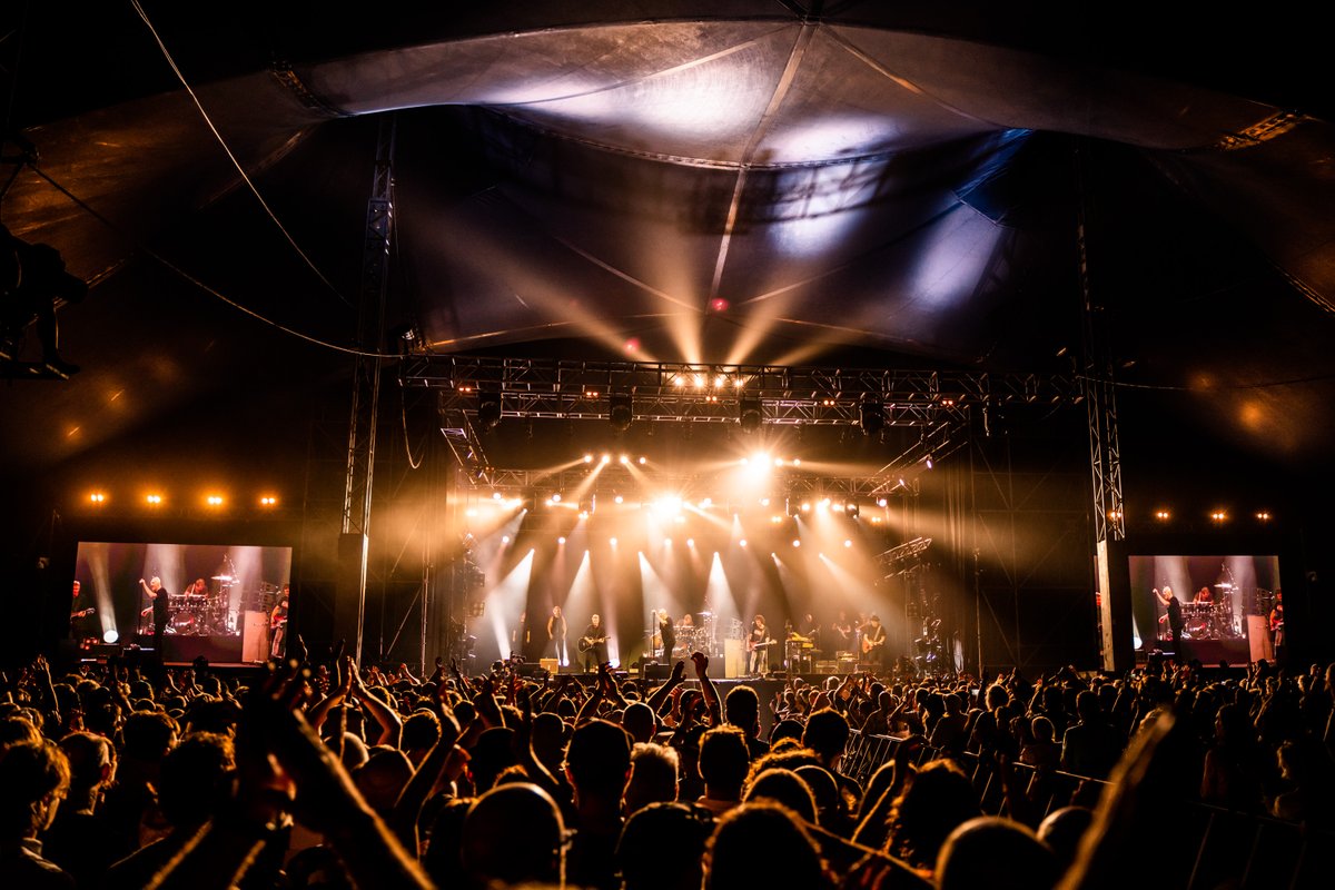midnightoilband's tweet photo. Big night under the big top with lots of friends … thank you @BluesfestByron. 

(Photos by Justin Heitman) https://t.co/0E6wpRKkBP
