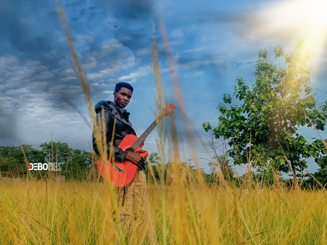 debopixels's tweet image. So I decided to play with my friends phone 📱😂📷