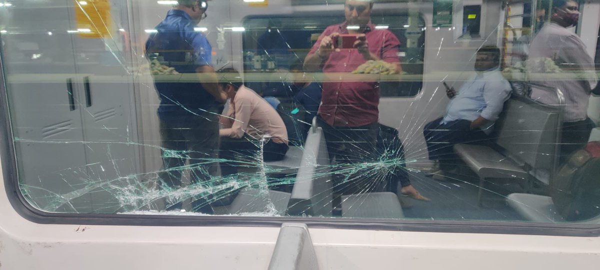 100Bombaywala's tweet photo. Meanwhile Mumbai AC local.
Throwing stones has become a fashion. 

Clicked by @AnkitSatra 

@RoadsOfMumbai @sumrag https://t.co/85mJmB0YFl