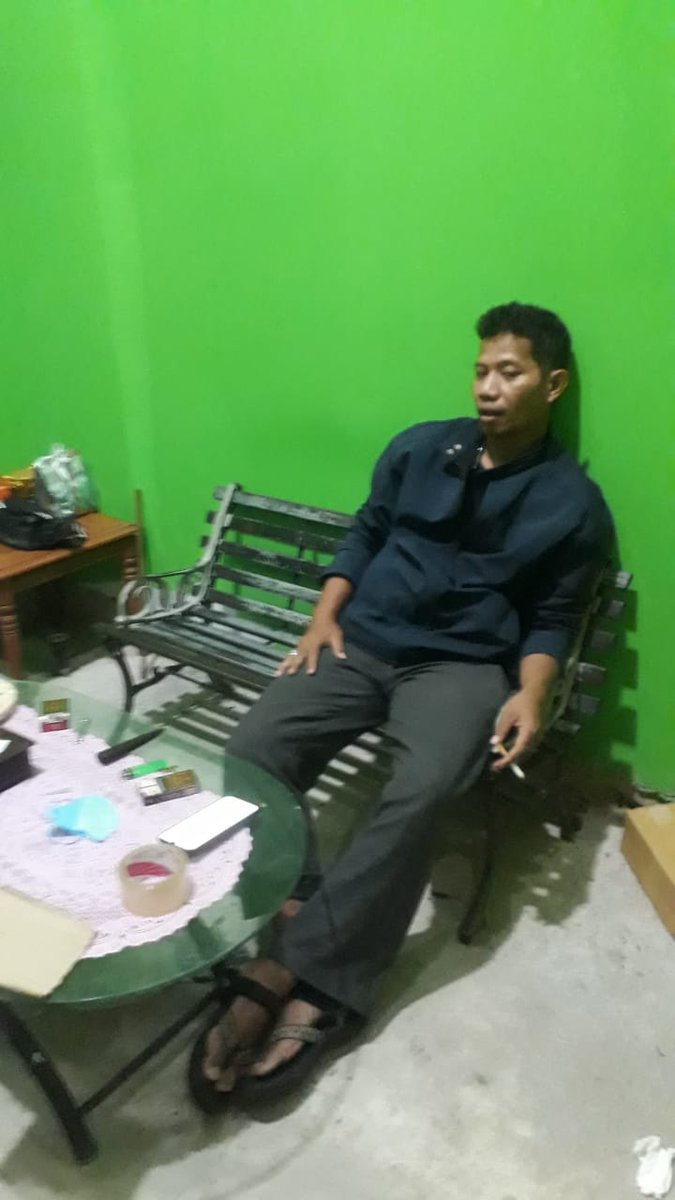 Makasih mas deri,,udah mampir kerumah aqu,,jauh jauh datang dari banyuwangi habis vcs sama aqu,,smoga betah ya mas,,walaupun semalam nginap dirumah aqu tetapi aqu merasa puas mas,,makasih mas deri,,klau ada waktu lagi main aja kerumah mas,,aqu siap melayani kmu