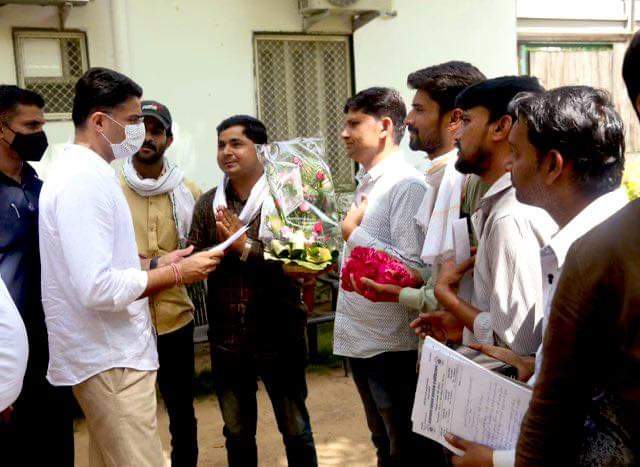 JitendraKhinch_'s tweet photo. आज सुबह घर पर अनेक लोगों से मुलाकात हुई। @SachinPilot https://t.co/gf7VzOKXWv