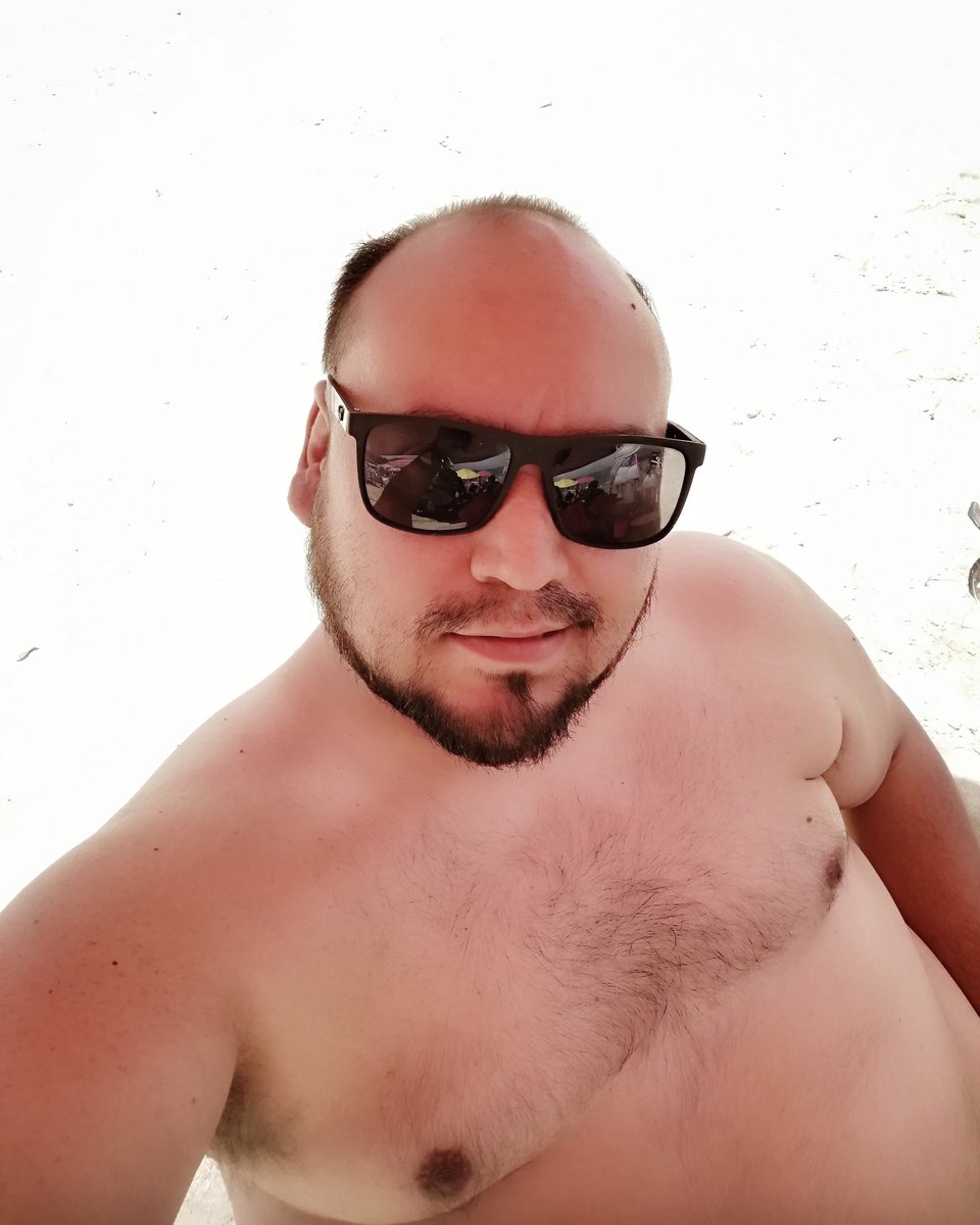 jajr1985's tweet photo. Semana como yo 😇
#chubby #beard #bear #chaser #chubbybear #chubbymen #chubbygay #gaygdl #hairybottom #hairychest #guayami https://t.co/9Pq9QHjFdc