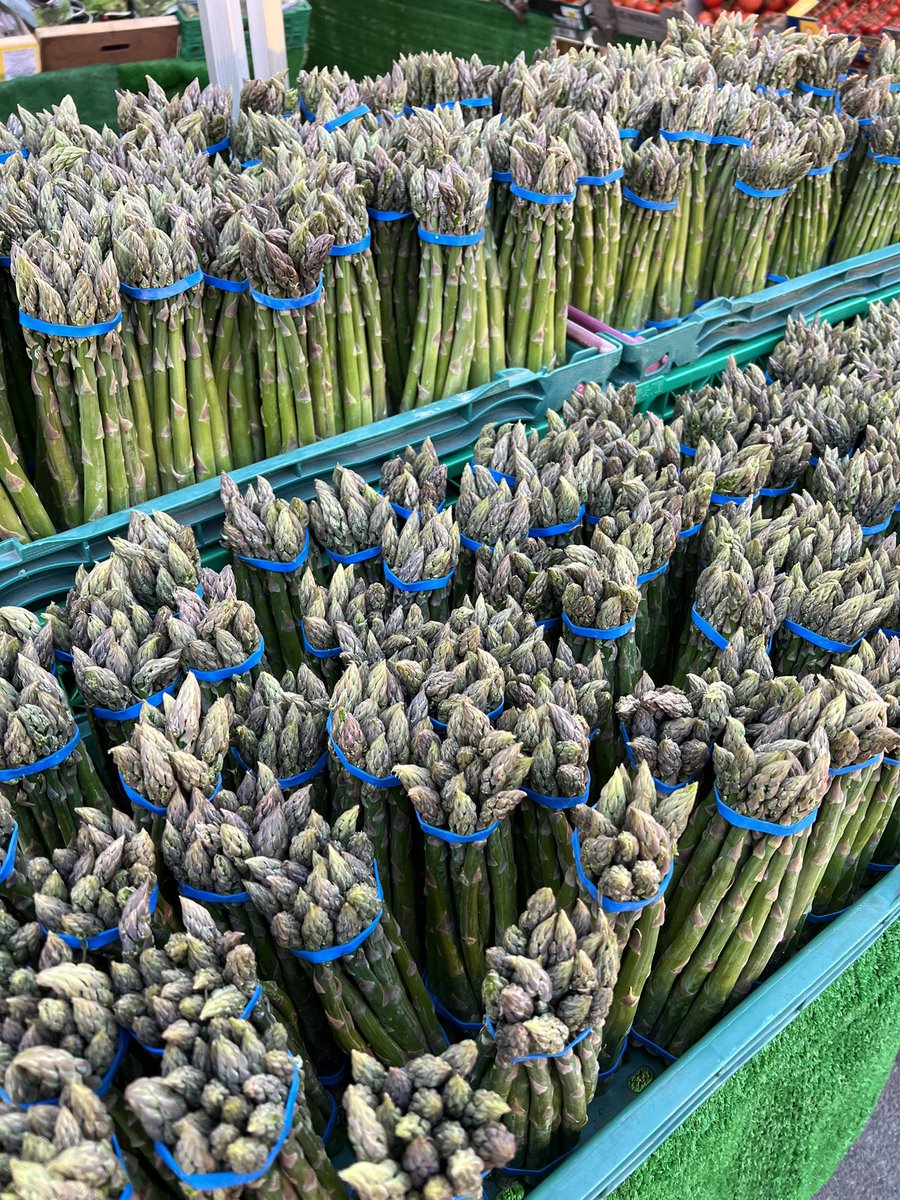 MarketsProduce's tweet photo. Norfolk asparagus is finally with us today @SwaffhamMarket The first is always the best. #NORFOLK #norfolkgreengrocer #norfolkasparagus #norfolkproduce #swafham https://t.co/h9X1Wzf2yG