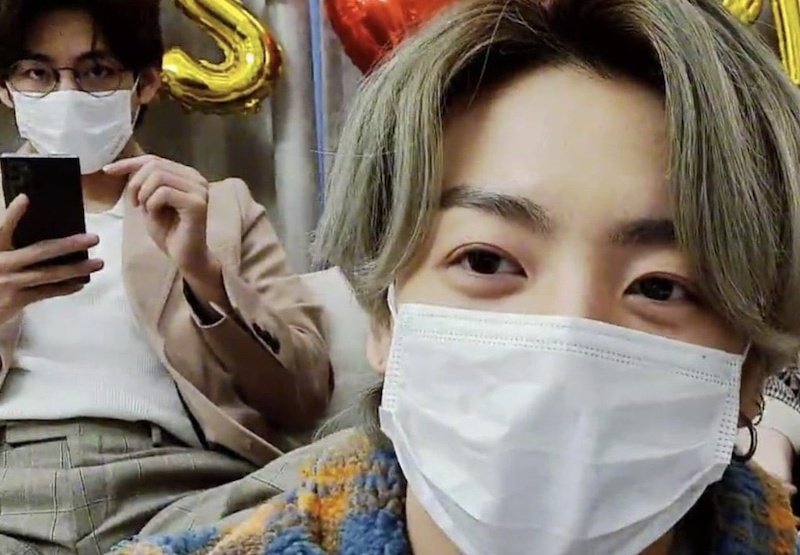illicitvk's tweet photo. this genre of taekook pics https://t.co/HxGOfLX0CI