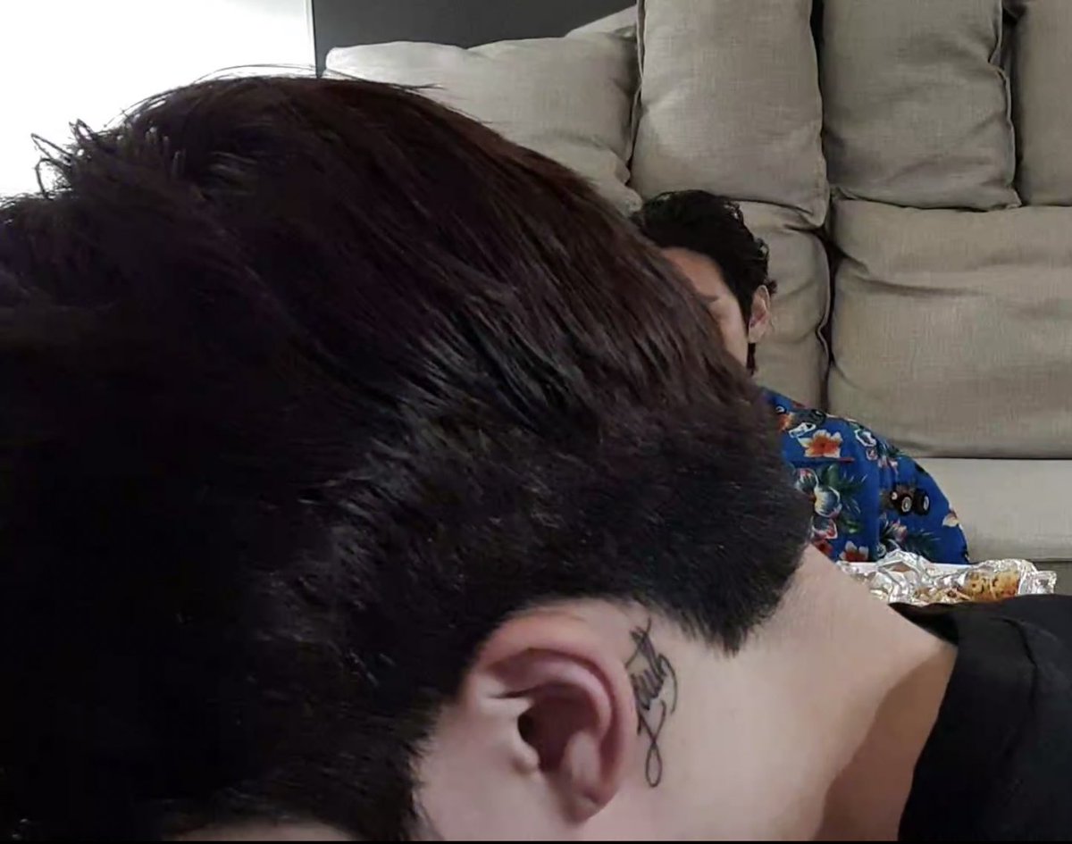 milact200's tweet photo. #VLIVE #ParkJimin  tatto 🔥 https://t.co/m4BmfW26LH