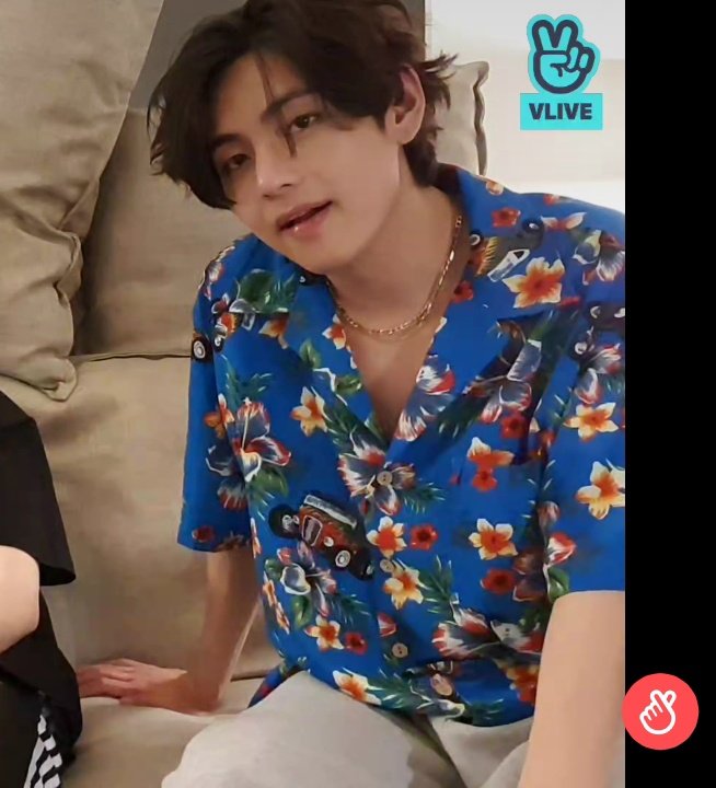 milact200's tweet photo. #VLIVE A TUS PIES MI REY 🧎‍♀️ #TAE https://t.co/eU8Kgj0MAm