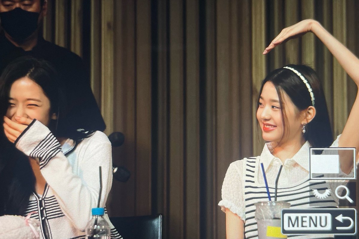 iversatility's tweet photo. oh wonyoung knows how to fight back now https://t.co/83JTMR8NPa