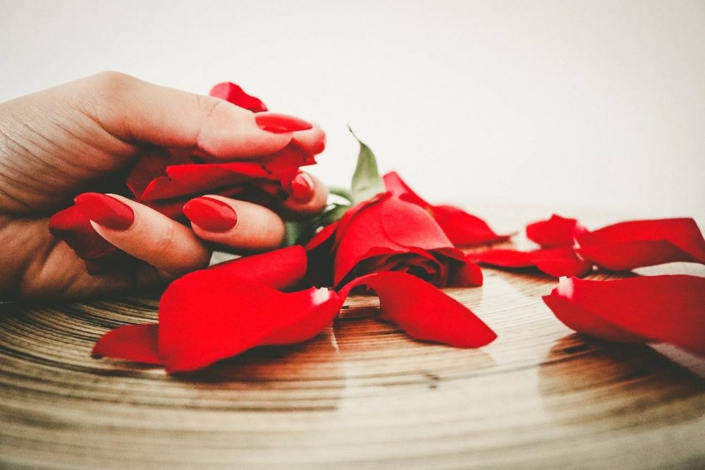 SenarfaS's tweet photo. senarfaThat's really out of sight! 
 #red #nails #fashion https://t.co/8S8uUK2e9z