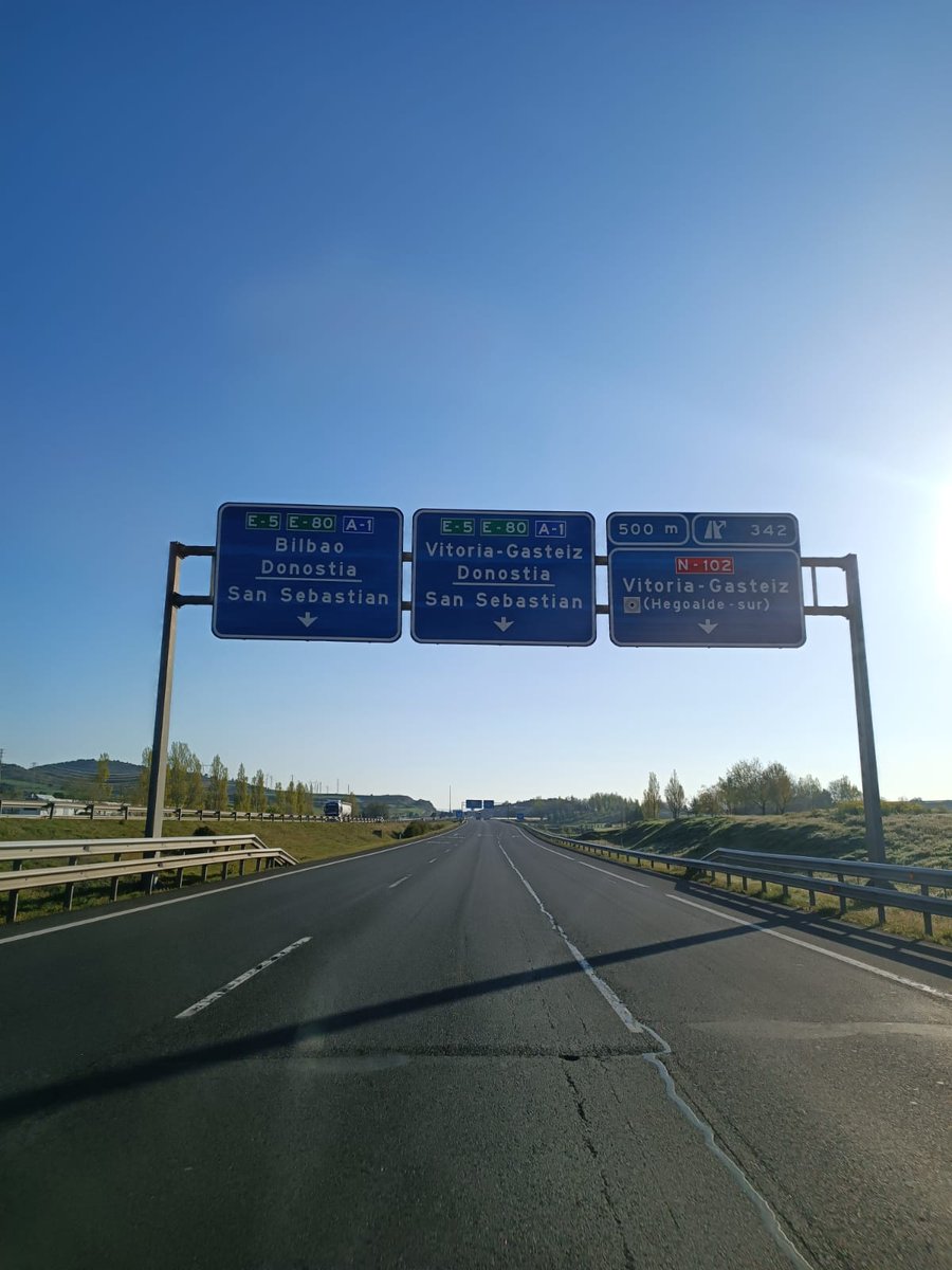 Sporti_5's tweet photo. Material de Madrid para ucrania.!!
🇪🇺🌐🇪🇦♦️❤👊Adelante.!!

Sportí inicia su aventura, con una avanzadilla que abrirá paso al siguiente viaje el próximo día 29 🇺🇦🇪🇦

#HGCA 
#AJPNE 
#fundacionww 
#RAGCE 
#AESFAS 
#politeia https://t.co/DzqzW1Qimg