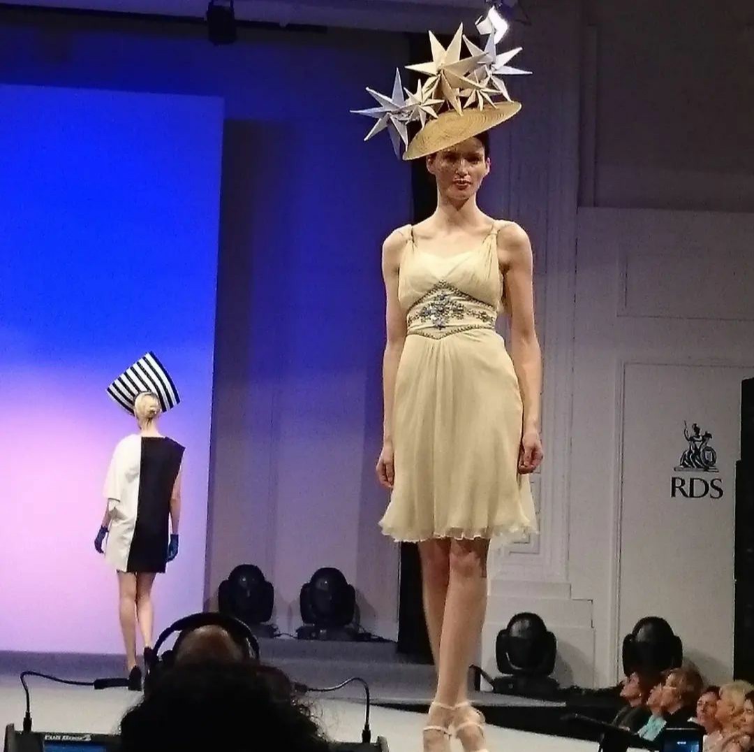 CIFDtweets's tweet photo. '@AoifeKirwanHats #irishdesign #CIFD #arccancersupport #arcfashionshow https://t.co/UAkxgUOY0i