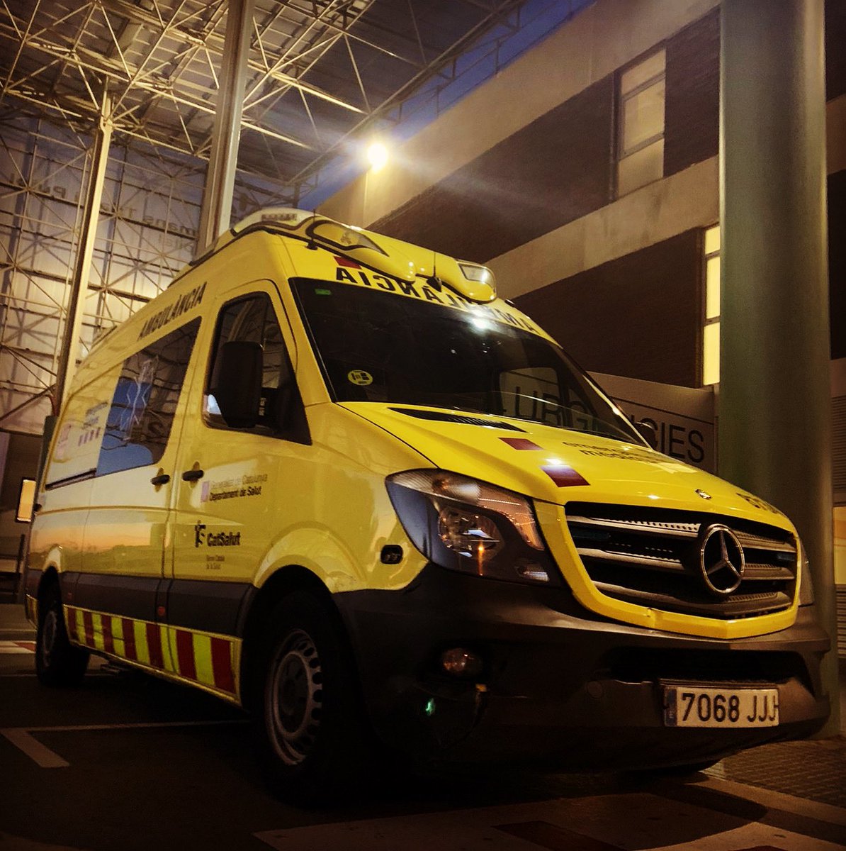 GrupPau's tweet photo. Pase lo que pase, sea cuando sea, siempre estaremos #gruplapau #tsu #sem #emergencias #transportesanitario #cooperativa #1983 #badalona #catalunya #hugtip #canruti https://t.co/2oDcnfsdLv